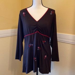 IDI Ladies Top; XL; Brown w/ embroidered flowers.